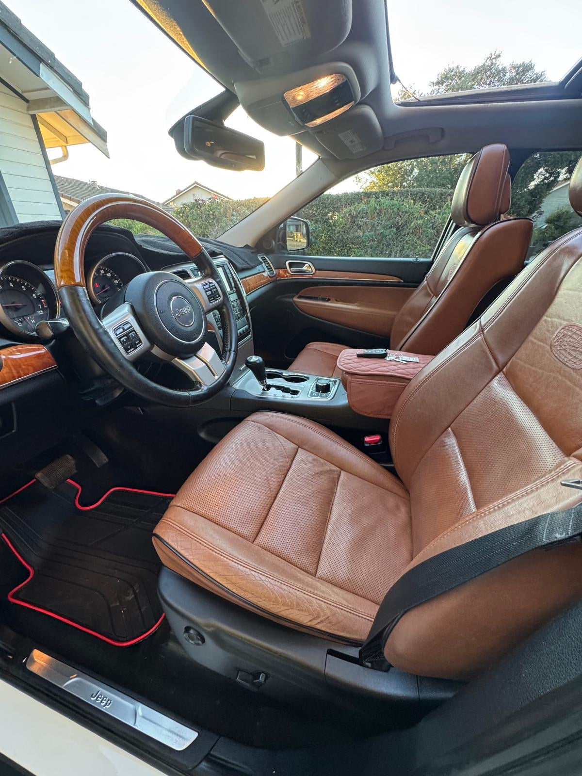 JEEP GRAND CHEROKEE OVERLAND 2011